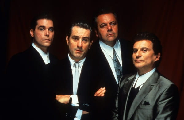 映画『グッドフェローズ』の1シーン。左からレイ・リオッタ、ロバート・デニーロ、ポール・ソルヴィノ、ジョー・ペシ
