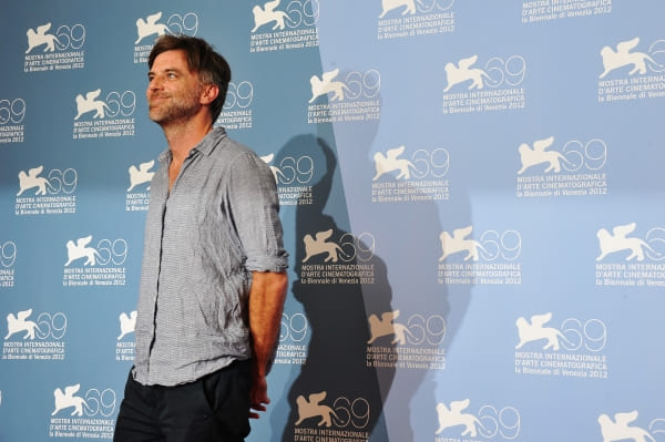 監督のポール・トーマス・アンダーソンはヴェネツィア国際映画祭で銀獅子賞（監督賞）を獲得した