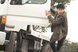 オンボロ車VS高級車のデッドヒート…！ 韓国映画『ステラ SEOUL MISSION』登場車＆キャラクターの場面写真が解禁