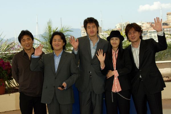 左から撮影のチョン・ジョンフン、パク・チャヌク監督、キャストのユ・ジテ、カン・へジョン、主演のチェ・ミンシク