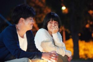 貫地谷しほり& 和田正人ダブル主演。映画『オレンジ・ランプ』場面写真解禁! 認知症の夫を支える妻と家族の物語