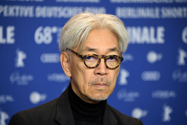 坂本龍一