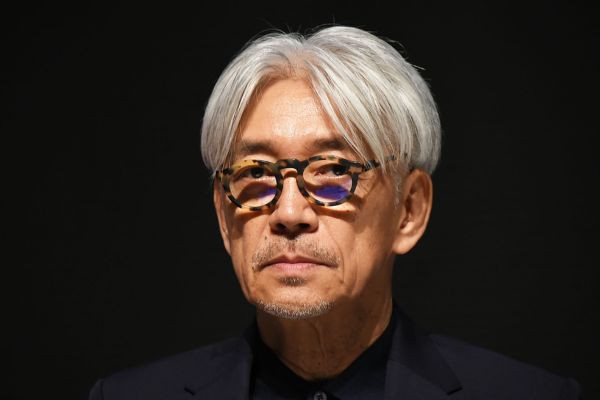 坂本龍一