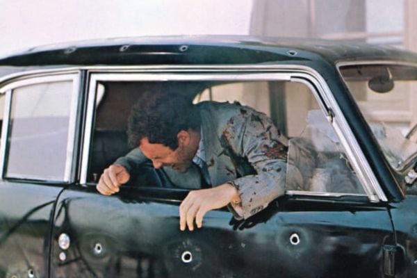 映画『ゴッドファーザー』のワンシーン。銃撃に合う長男サンティノ・“ソニー”・コルレオーネを演じたジェームズ・カーン