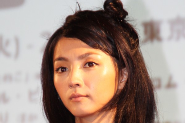 女優の満島ひかり（2012年）