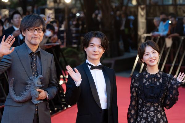 映画『ゴジラ-1.0』第36回東京国際映画祭時。左から 山崎貴監督、神木隆之介、浜辺美波