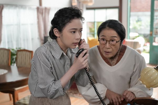 趣里、木野花、連続テレビ小説『ブギウギ』©NHK