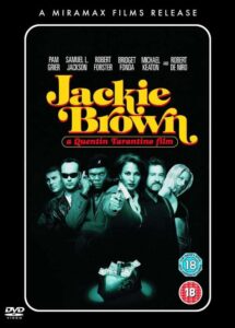 映画『ジャッキー・ブラウン』の結末は…？ 複雑な物語をわかりやすく紹介＜あらすじ、ネタバレ＞