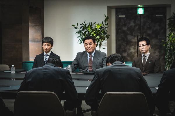 Netflixシリーズ「地面師たち」Netflixにて世界独占配信中 ©新庄耕／集英社