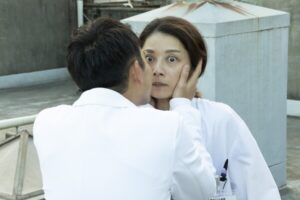 仲野太賀”享”＆小池栄子”ヨウコ”のキスよりさらに衝撃的だったシーンとは？ 『新宿野戦病院』第10話考察＆評価