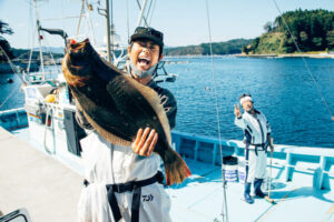 菅田将暉が極上の笑顔で“釣りざんまい”。移住エンターテインメント映画『サンセット・サンライズ』メイキングカット公開