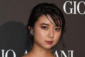 こんな上白石萌歌、観たことない…制服姿で大暴れ！ 映画『ロマンティック・キラー』豪華俳優陣との共演が光る予告編公開