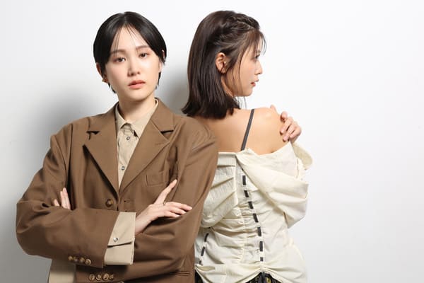 尾碕真花、工藤美緒 写真：wakaco