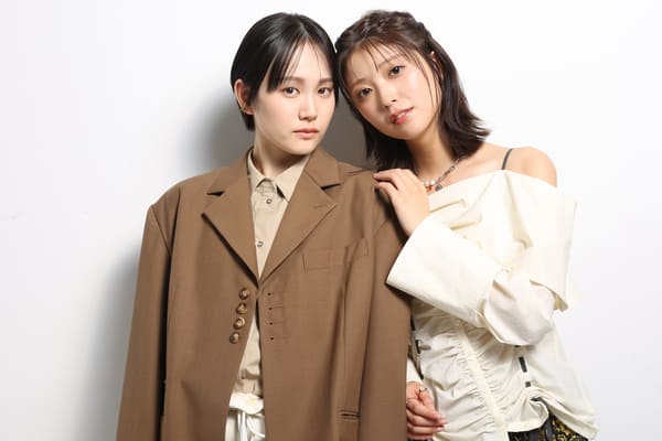 尾碕真花、工藤美緒 写真：wakaco