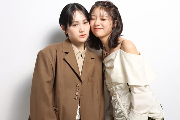 尾碕真花、工藤美緒 写真：wakaco