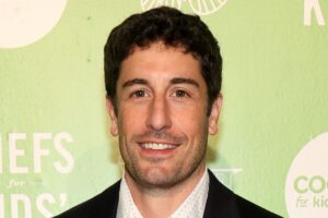 “家族で観ると気まずい”映画は？ 世界屈指の過激作（3）友人の母親とまさかの…非モテ男たちの過激な青春劇
