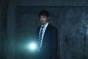 阿部寛主演の日曜劇場『キャスター』最終章の舞台は原子力関連施設の村。40年以上前に闇に葬られた事件とは？ 第8話あらすじ