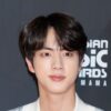 BTS・JINが“兵役後“に見せた変化とは？ 孤高のスーパースターの魅力を解説。ファンが歓喜した兵役明けの神行動とは？