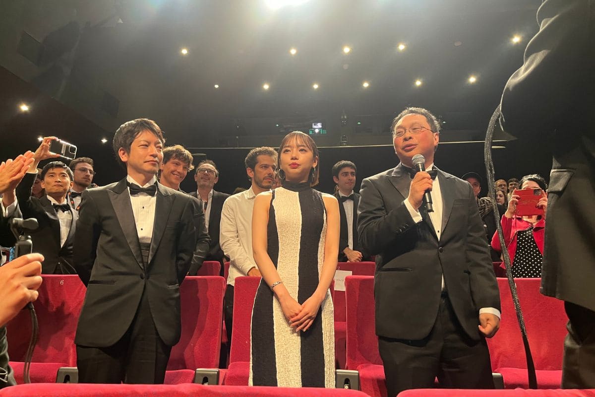 （左から）映画『恋愛裁判』チーム【写真：林瑞絵】