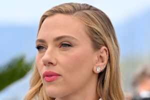 スカーレット・ヨハンソン主演！ スピルバーグが再起動をかけた 映画『ジュラシック・ワールド／復活の大地』の予告編が公開！