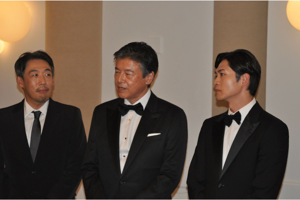画『遠い山なみの光』（左から）石川慶監督、三浦友和、松下洸平【写真：映画チャンネル編集部】