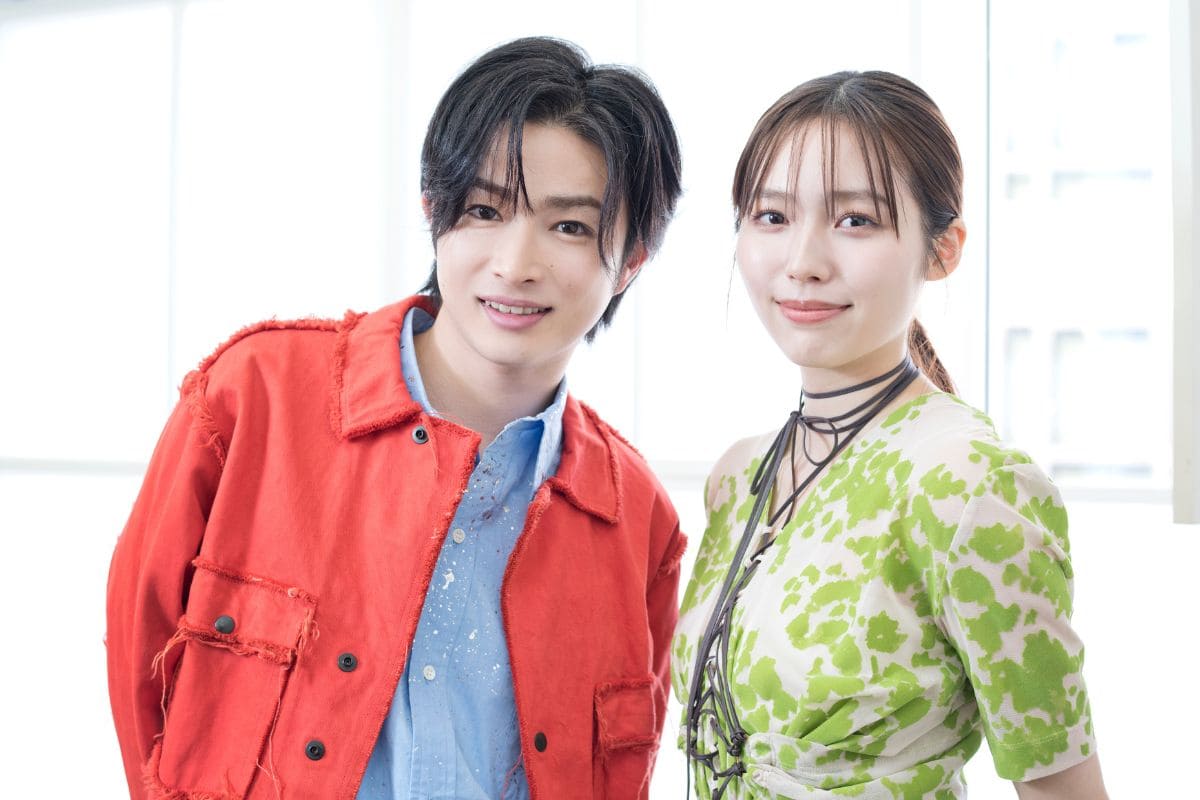左から曽田陵介、秋田汐梨　写真：武馬怜子