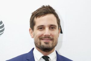 二度と観たくない胸糞映画は？ 後味の悪い問題作（5）親切な“おもてなし”の裏側に潜む狂気…最悪の結末とは？
