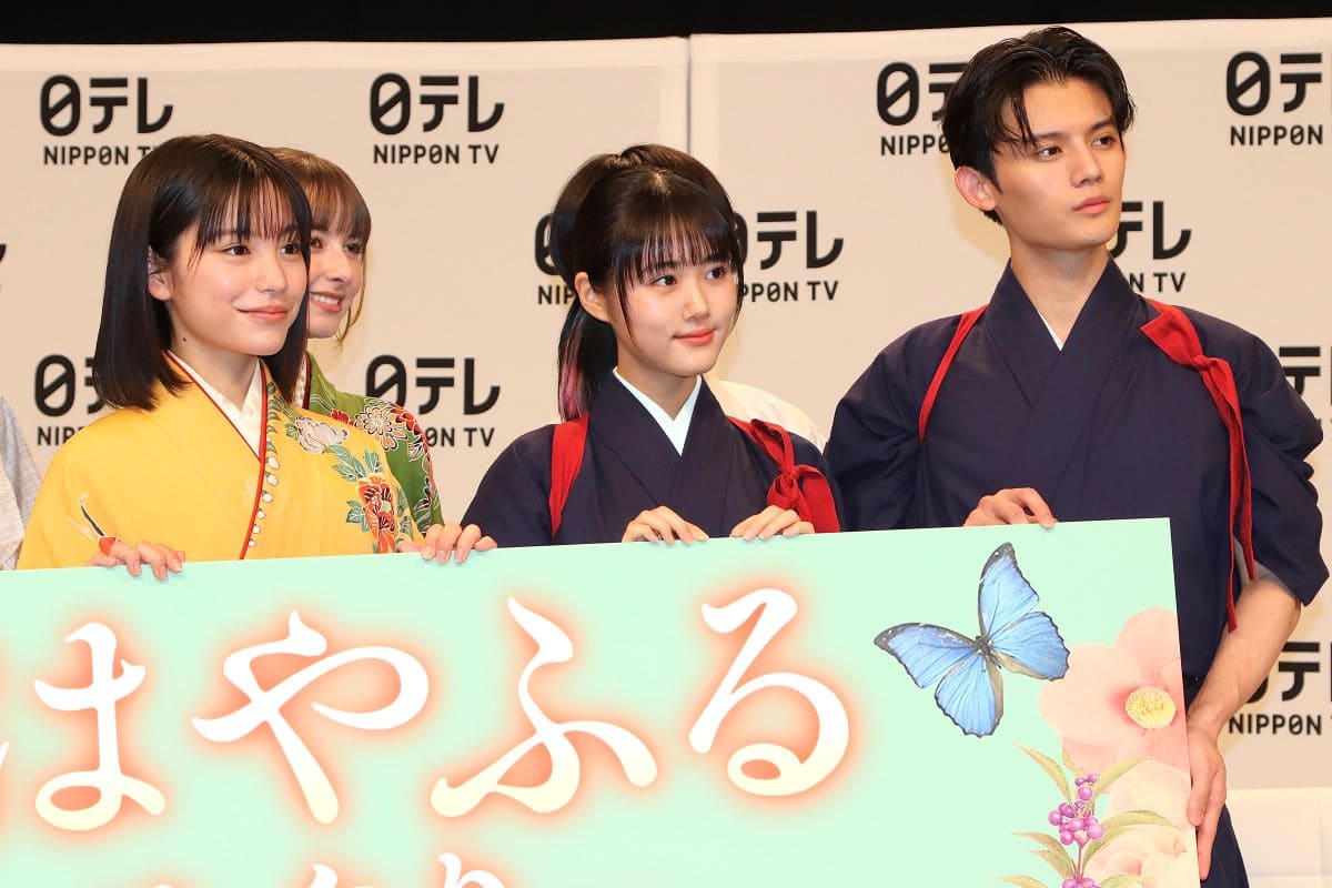 當真あみ、原菜乃華、藤原大祐（後列）嵐莉菜
