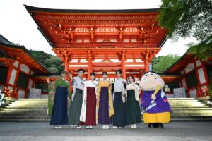 主演・當真あみ、上白石萌音らが、“かるたの聖地”近江神宮を訪れヒット祈願！ 7月期水曜ドラマ『ちはやふる－めぐり－』