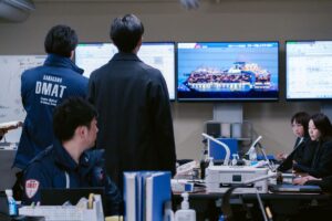 初共演となった小栗旬×松坂桃李がお互いの印象を明かす。映画『フロントライン』沢尻エリカほか著名人よりコメント公開