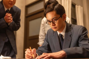 北村匠海“嵩”が高知新報に入社できた理由とは？ NHK朝ドラ『あんぱん』「困った時のメガネくん」として即戦力に！