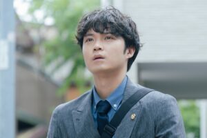 磯村勇斗、民放連ドラ初主演の評価は？ 趣向をこらした演出術とは？『僕達はまだその星の校則を知らない』第1話考察＆感想【ネタバレ】